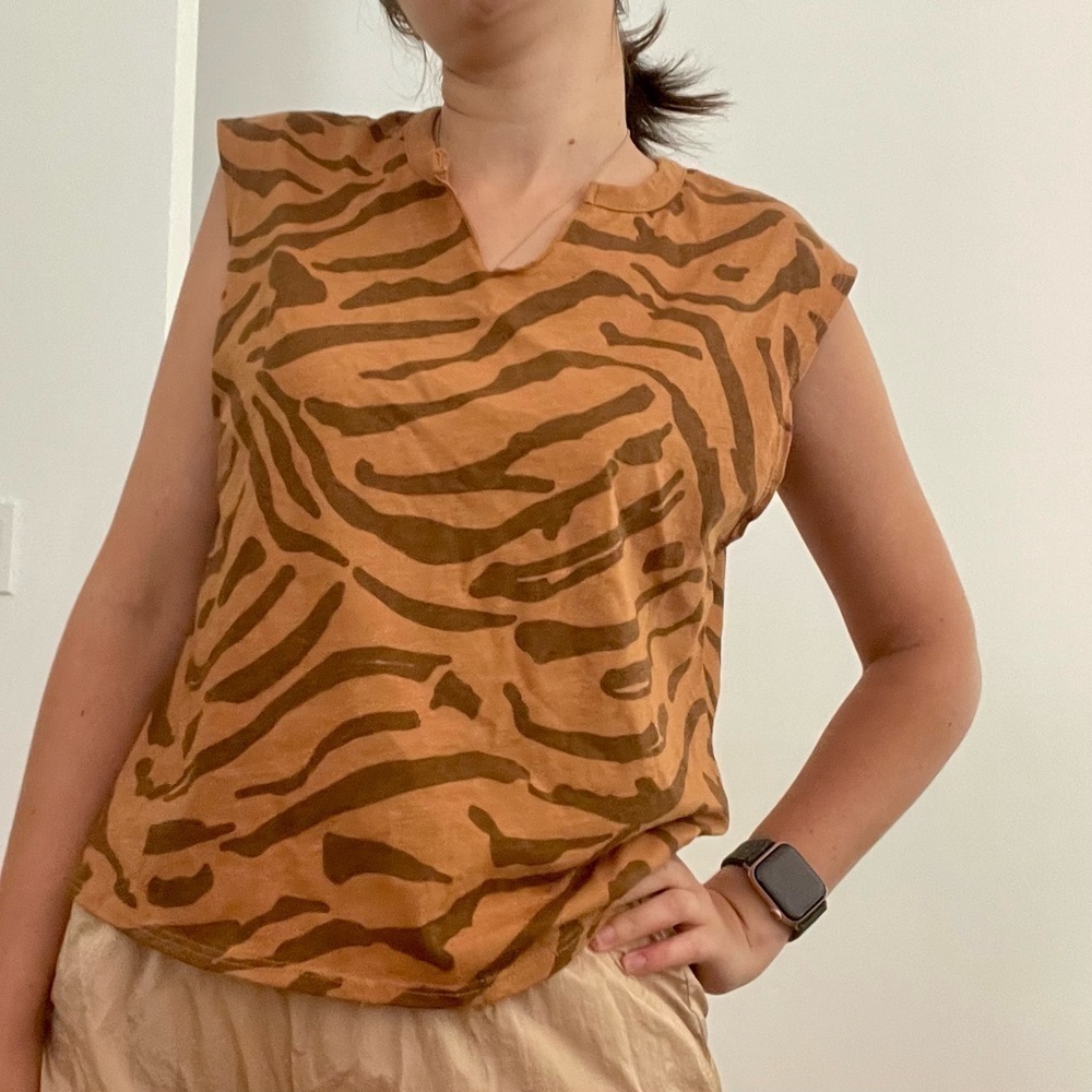 ANTHROPOLOGIE LEOPARD PRINT V-NECK TANK  TOP - XS